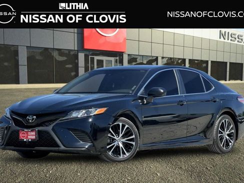 Used 2020 Toyota Camry SE w/ Carpet Mat Package FWD image 1