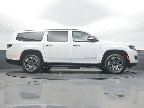 Used 2023 Jeep Wagoneer L Base w/ Premium Group I image 54