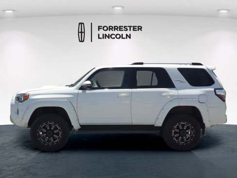 Used 2018 Toyota 4Runner TRD Off-Road Premium AWD/4WD image 6