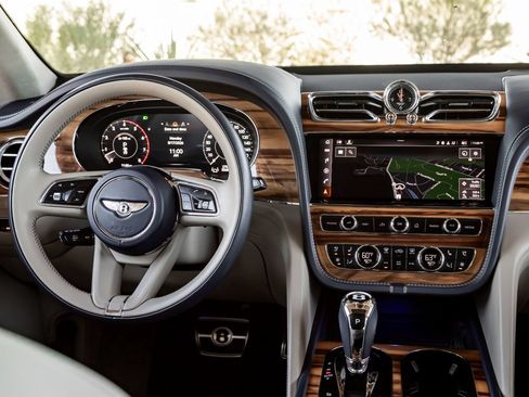 Used 2024 Bentley Bentayga AWD/4WD image 25