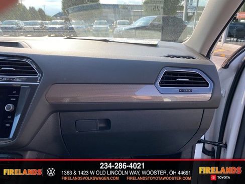 New 2024 Volkswagen Tiguan SE image 56