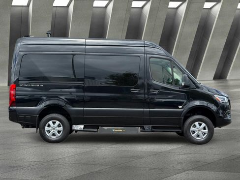 Used 2023 Mercedes-Benz Sprinter 2500 image 3