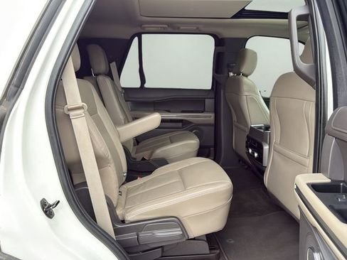 Used 2020 Ford Expedition XLT w/ Equipment Group 202A AWD/4WD image 12