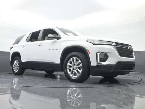 Used 2022 Chevrolet Traverse LS image 60
