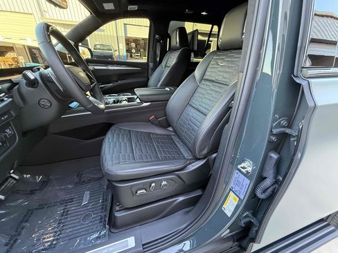 Used 2025 Cadillac Escalade V w/ LPO, ONYX Package image 6