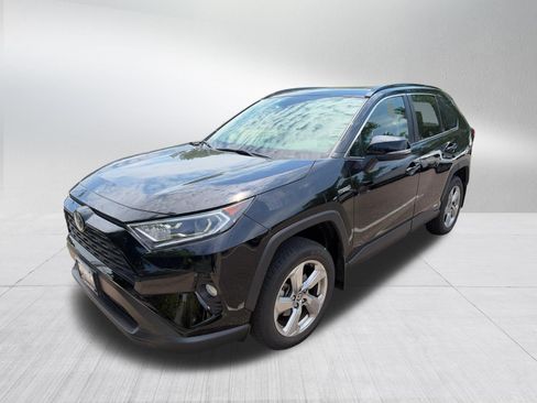 Used 2021 Toyota RAV4 XLE Premium AWD/4WD image 2