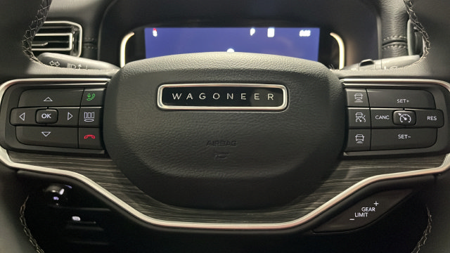 Used 2024 Jeep Wagoneer Series III w/ Premium Group I AWD/4WD image 16