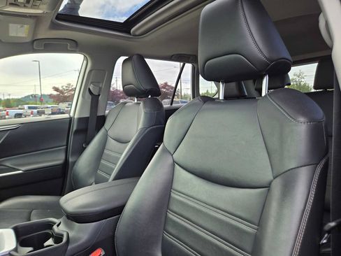 Used 2020 Toyota RAV4 XLE Premium AWD/4WD image 23