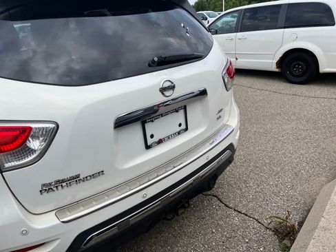 Used 2014 Nissan Pathfinder SL w/ SL Tech Package AWD/4WD image 12
