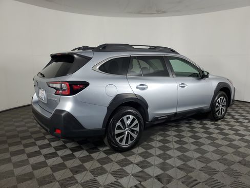 Used 2025 Subaru Outback Premium AWD/4WD image 4
