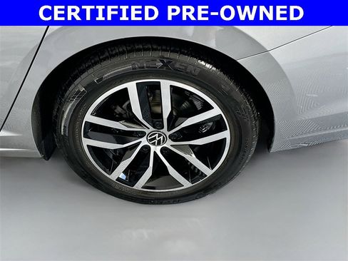 Used 2025 Volkswagen Jetta SE image 30