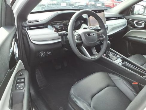 Used 2025 Jeep Compass Limited AWD/4WD image 15