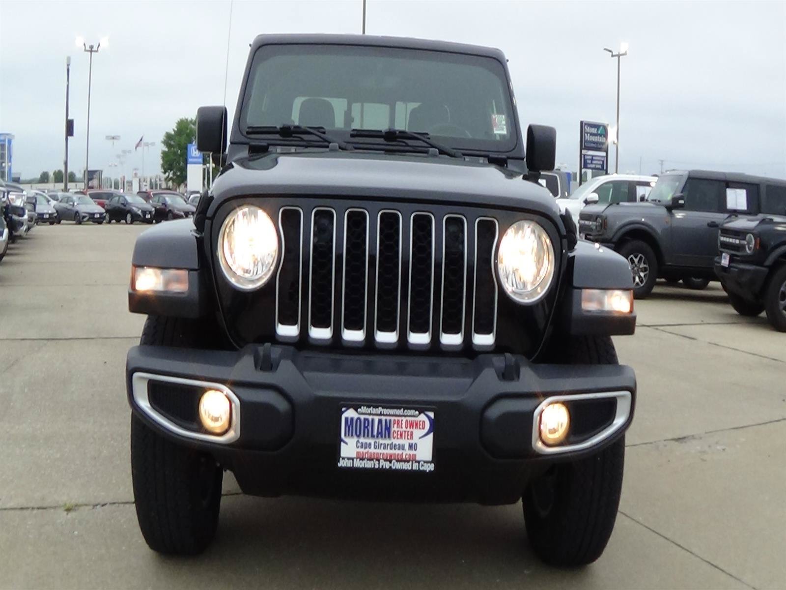 Used 2022 Jeep Gladiator Overland w/ Popular Equipment Package AWD/4WD image 3