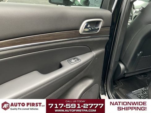 Used 2018 Jeep Grand Cherokee Overland AWD/4WD image 9