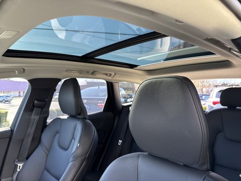 Used 2025 Volvo XC60 B5 Plus image 28