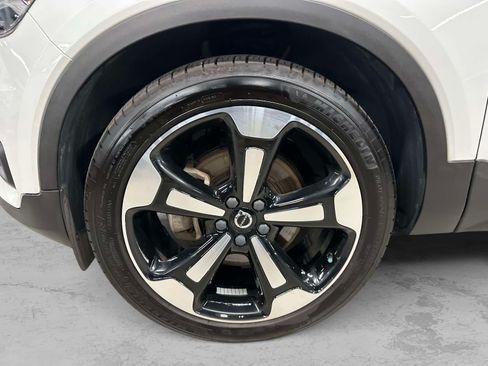 Used 2022 Volvo XC40 T5 Momentum AWD/4WD image 9