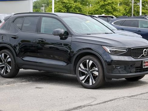Certified 2024 Volvo XC40 B5 Ultimate w/ Protection Package Premier AWD/4WD image 31