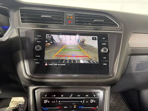 Used 2024 Volkswagen Tiguan SE w/ Panoramic Sunroof Package AWD/4WD image 16