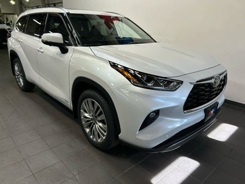 New 2026 Toyota Highlander Platinum AWD/4WD image 2
