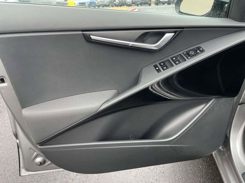 Used 2024 Kia Niro EX Touring image 13