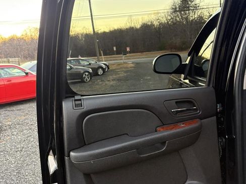 Used 2010 Chevrolet Suburban LTZ image 14