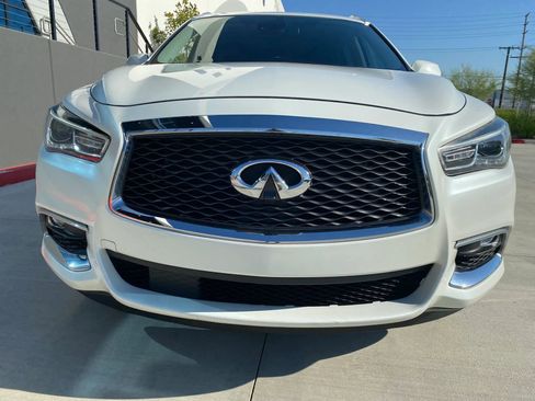 Used 2019 INFINITI QX60 Luxe w/ Essential Package AWD/4WD image 3