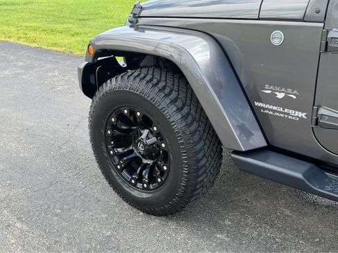 Used 2018 Jeep Wrangler Unlimited Sahara AWD/4WD image 10