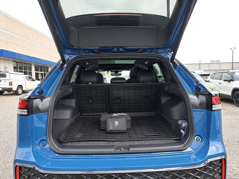 New 2026 Volkswagen Tiguan SE R-Line FWD image 20