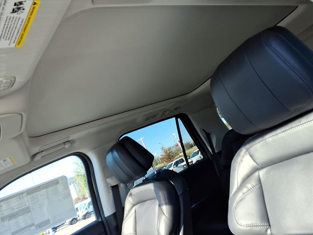 New 2025 Lincoln Navigator Reserve AWD/4WD image 5
