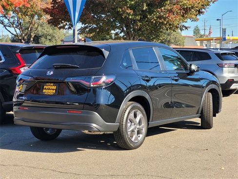 New 2026 Honda HR-V LX image 5