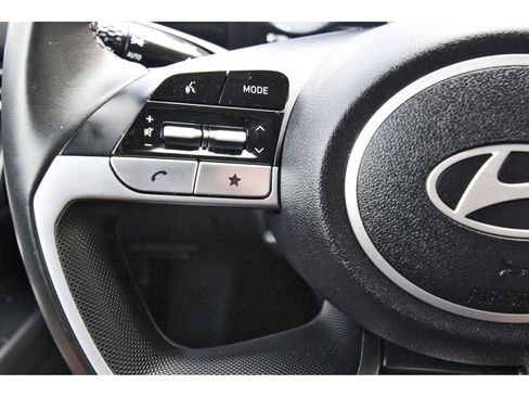 Used 2025 Hyundai Elantra Limited FWD image 19