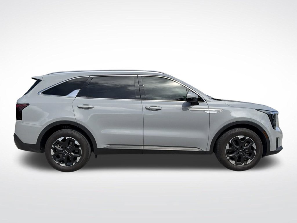 Used 2024 Kia Sorento S w/ Panoramic Sunroof Package FWD image 4