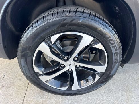 Used 2024 Chevrolet Trax RS w/ Driver Confidence Package FWD image 19