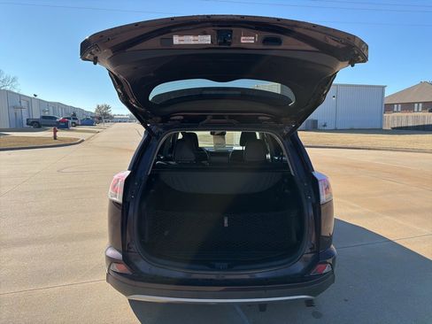 Used 2018 Toyota RAV4 Limited image 5