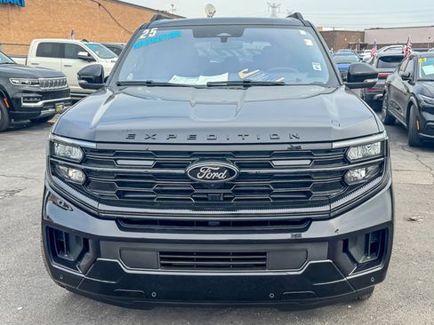 Certified 2025 Ford Expedition Platinum w/ Stealth Appearance Package image 4