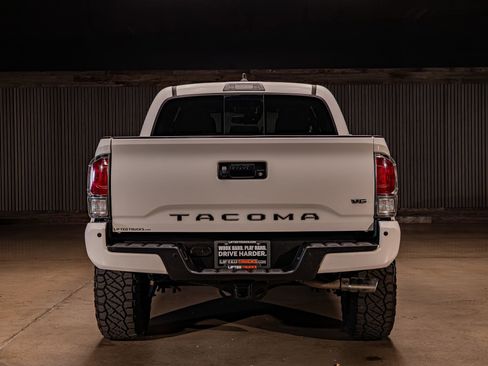 Used 2021 Toyota Tacoma TRD Sport w/ Technology Package RWD image 8