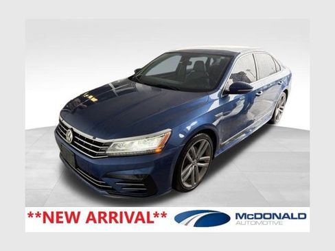 Used 2017 Volkswagen Passat 1.8T R-Line FWD image 1