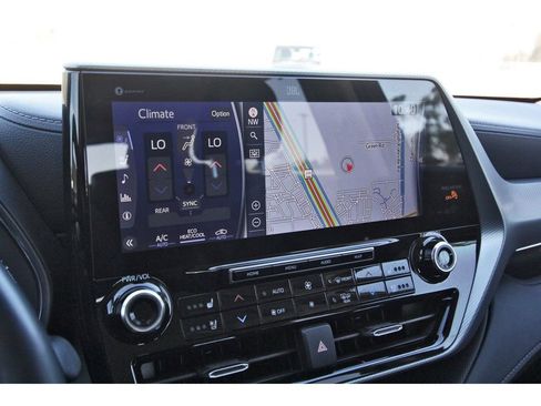 Used 2022 Toyota Highlander Platinum image 22