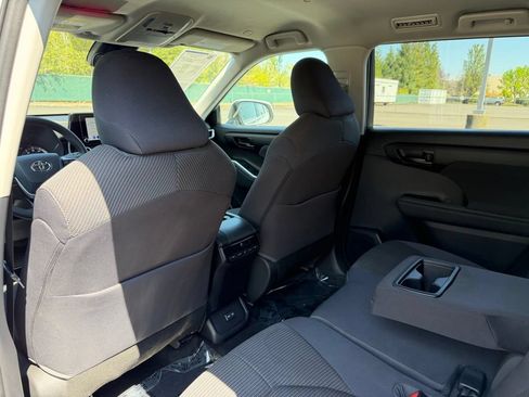 Used 2023 Toyota Highlander L AWD/4WD image 32