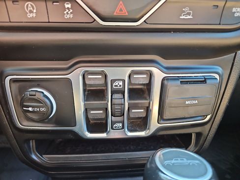 Used 2021 Jeep Gladiator Overland w/ Popular Equipment Package image 26