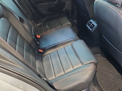 Used 2017 Volkswagen Golf image 17