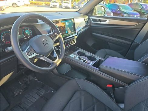Used 2024 Volkswagen Atlas Cross Sport SE image 12