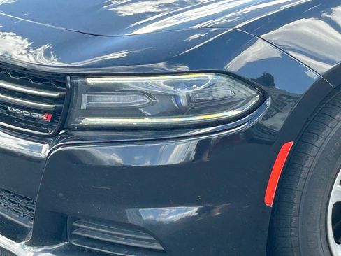 Used 2017 Dodge Charger SE RWD image 11