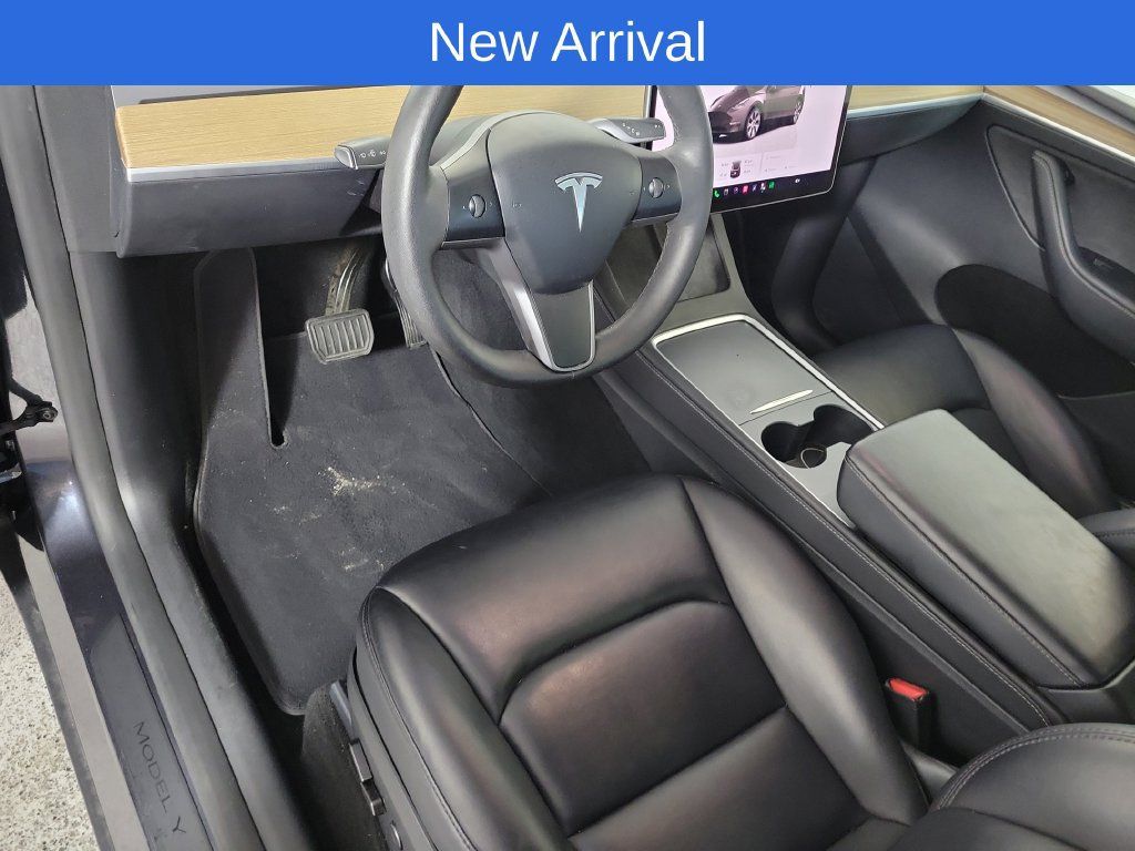 Used 2024 Tesla Model Y 2WD image 10