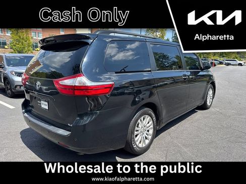 Used 2017 Toyota Sienna XLE w/ XLE Navigation Package FWD image 7