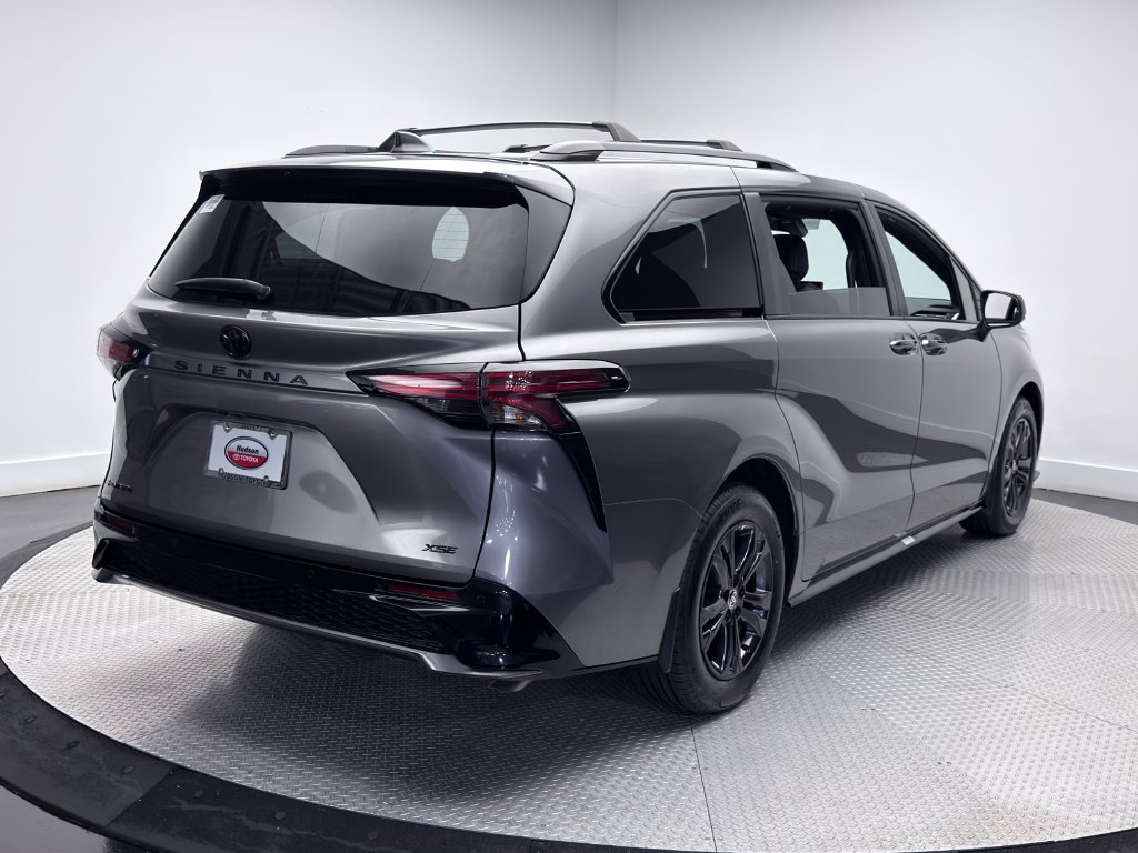 Used 2026 Toyota Sienna XSE AWD/4WD image 5