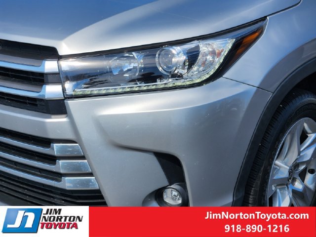 Used 2019 Toyota Highlander Limited FWD image 11