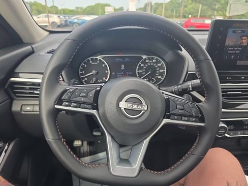 Certified 2025 Nissan Altima 2.5 SR w/ SR Premium Package FWD image 18