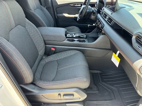 New 2026 Honda Pilot Sport image 7