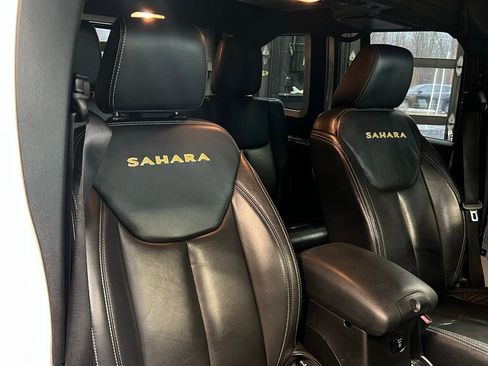 Used 2015 Jeep Wrangler Unlimited Sahara w/ Connectivity Group image 21